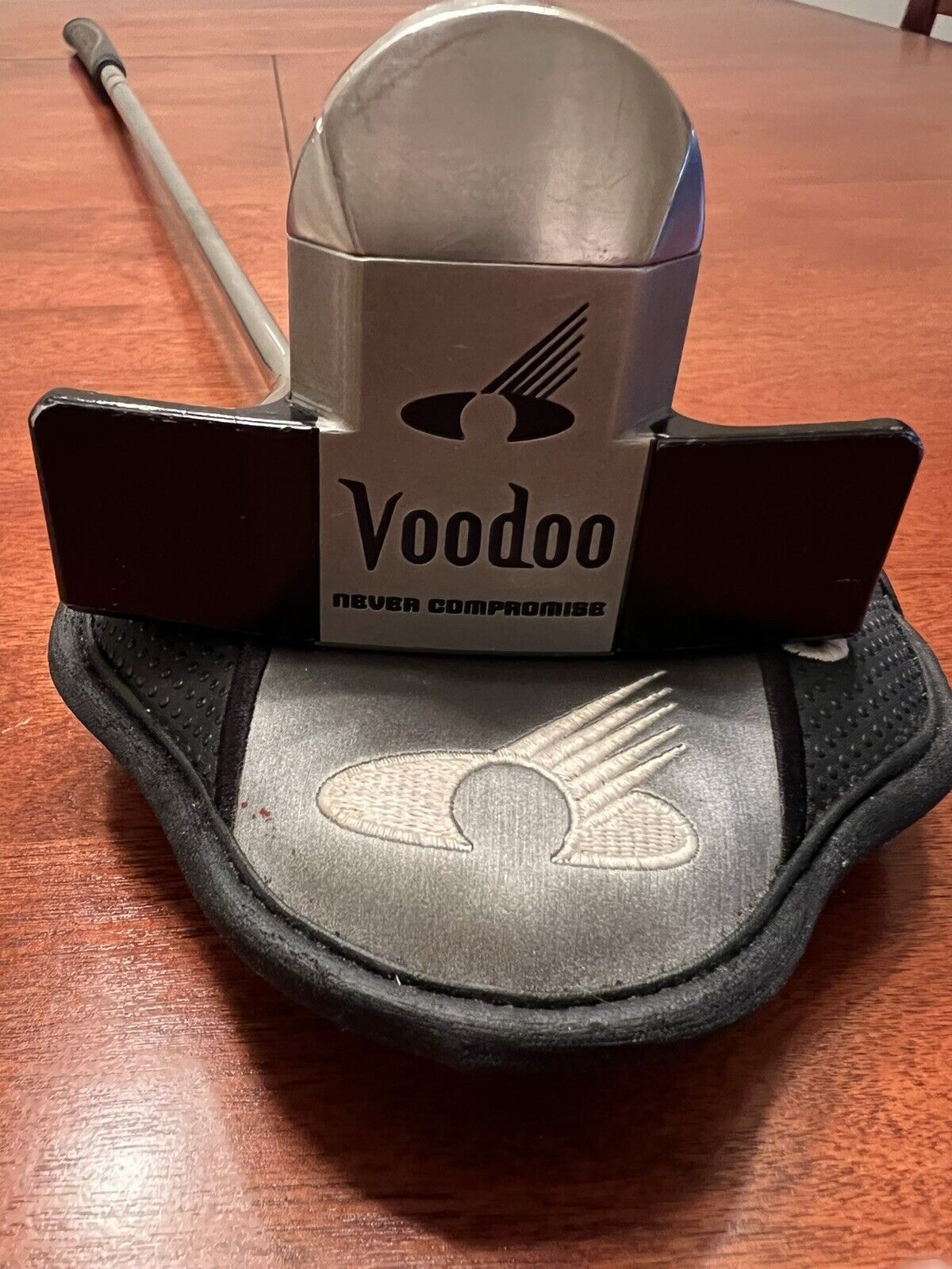 Never Compromise VOODOO Face Balanced Putter 35" Center-Shaft RH SS Pistol GT