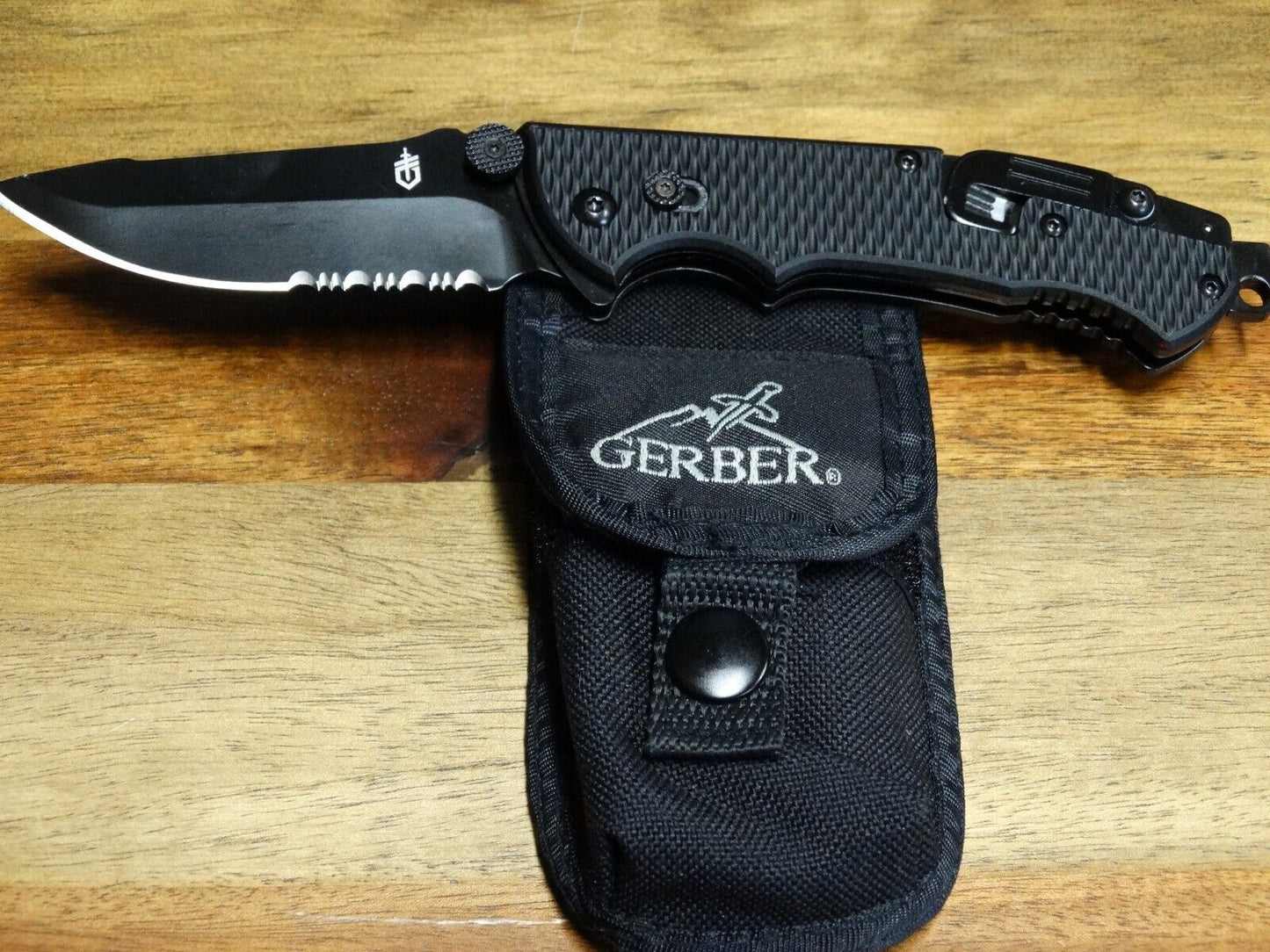 NEW Gerber Black HINDERER CLS Folding Rescue Seat Belt Cutter Oxygen Wrench