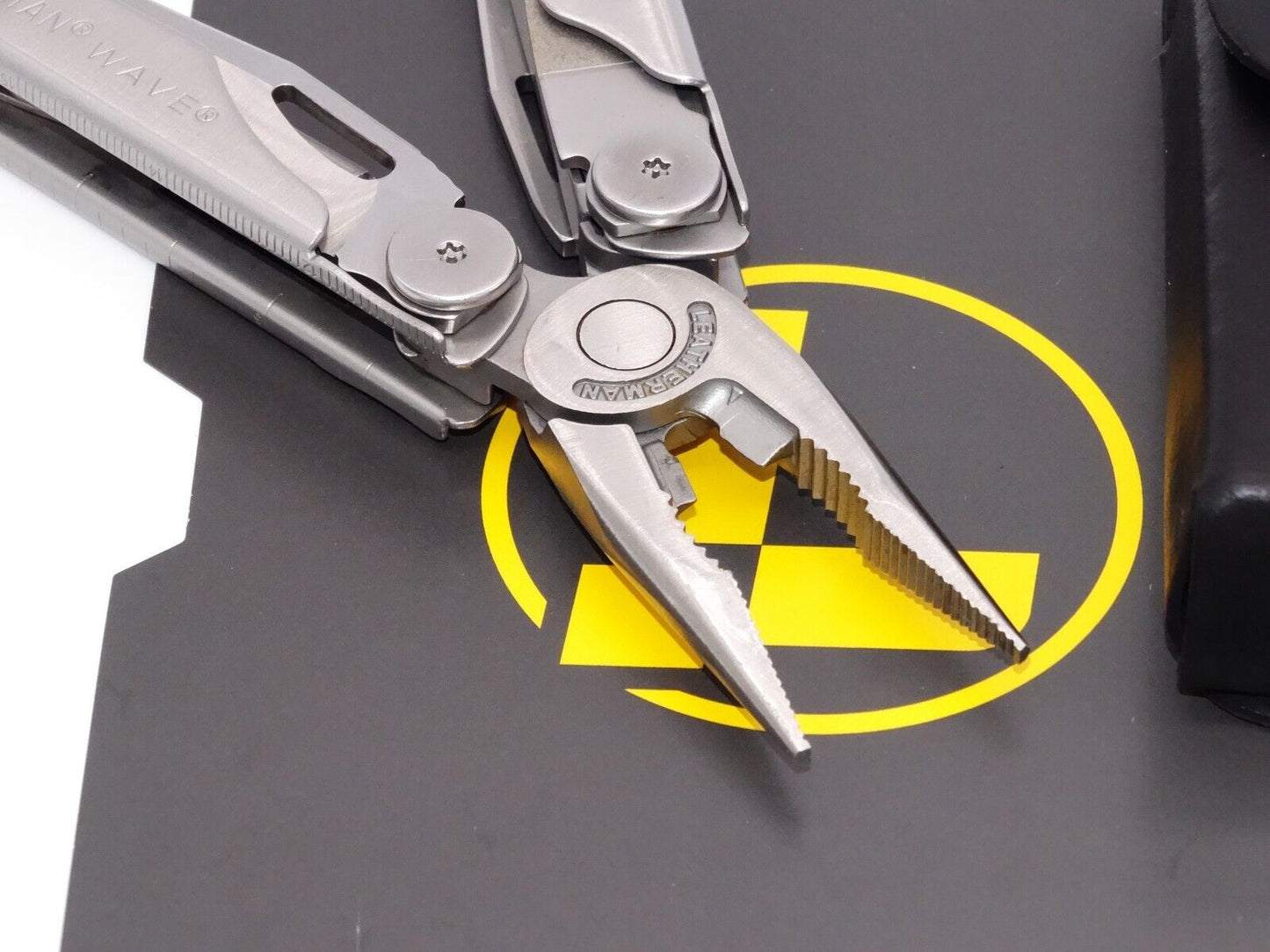 Leatherman EDC WAVE 2013 Excellent Condition with Leather Sheath