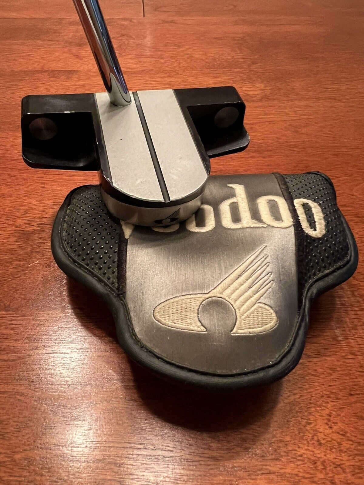 Never Compromise VOODOO Face Balanced Putter 35" Center-Shaft RH SS Pistol GT